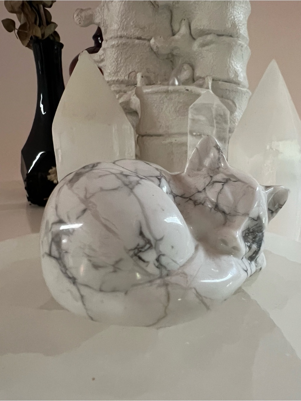 Howlite Sleeping Cat - Picture 3 of 7